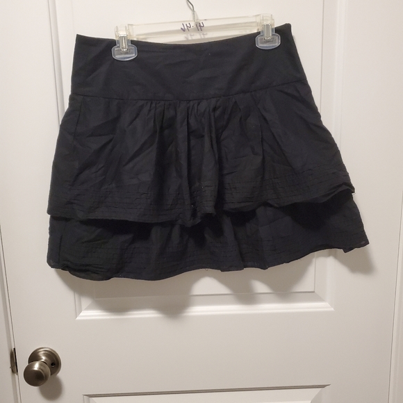 12/$30 π€ EUC black tired skirt from banana republic - Picture 3 of 6
